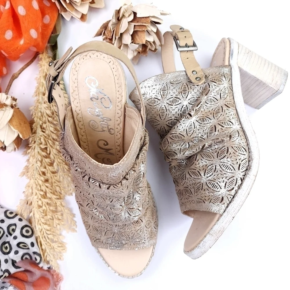 Naughty Monkey Gold Grey Distressed Thick Heeled Open Toe Sz 8.5 - Picture 11 of 13